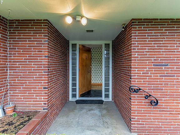 5th image of 6804 NE 70th St