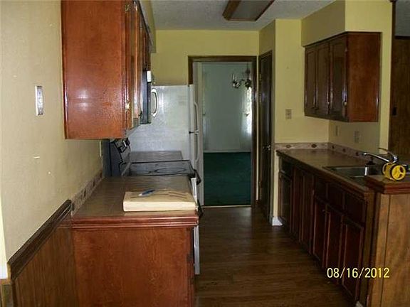 2nd image of 3310 Florence Dr