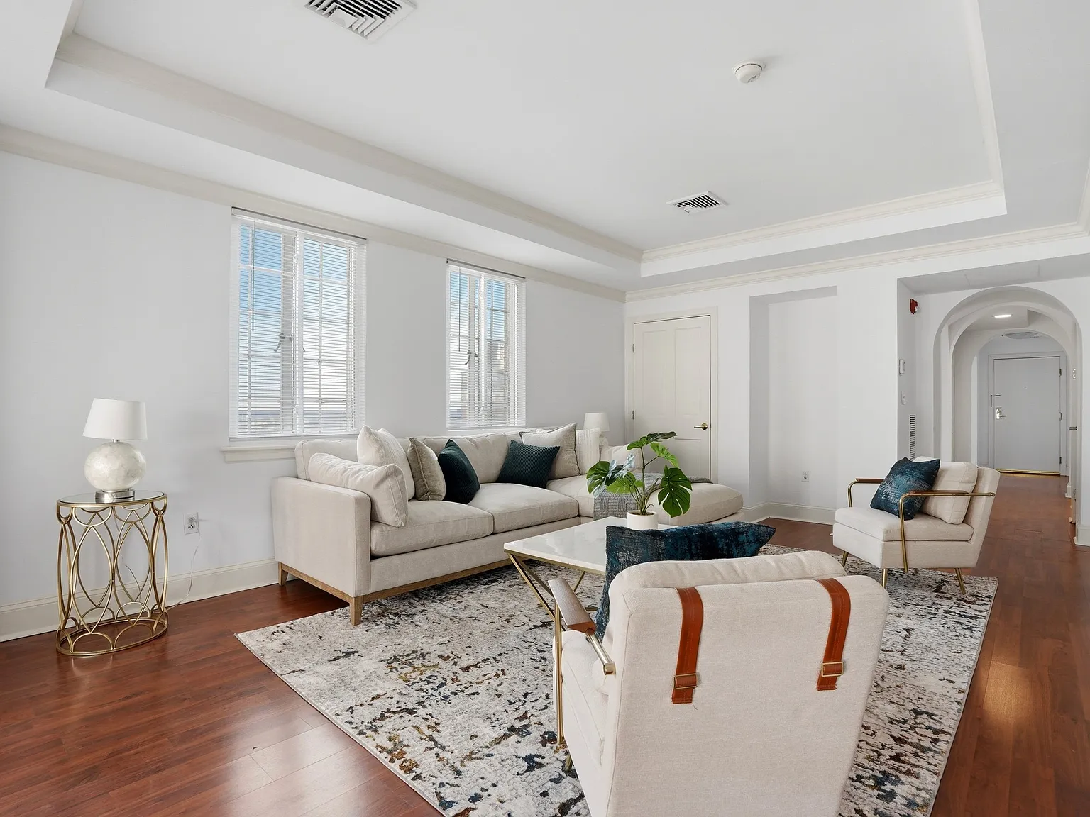3 bed, 2.5 bath, 2397 sqft, $7,995 — Photo 4