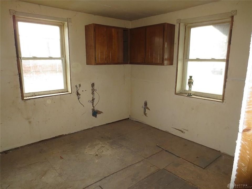 2404 Vermont St Middletown OH Zillow