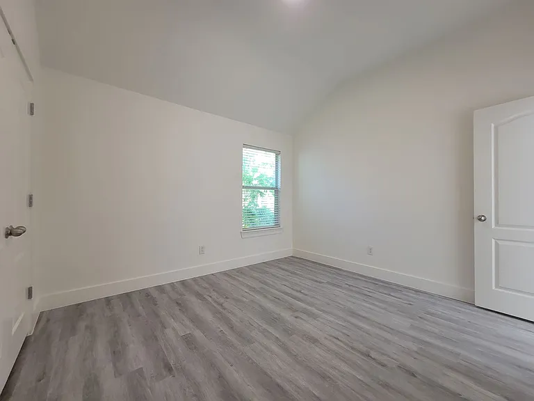 405 Darkwoods Dr — Photo 24