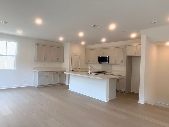 5th image of 2713 Faye Dr