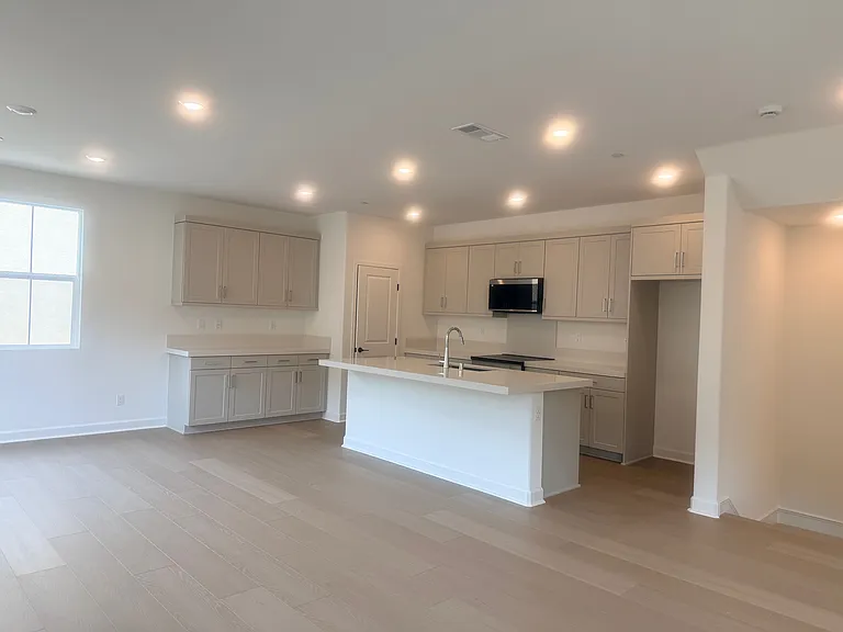 2713 Faye Dr — Photo 5