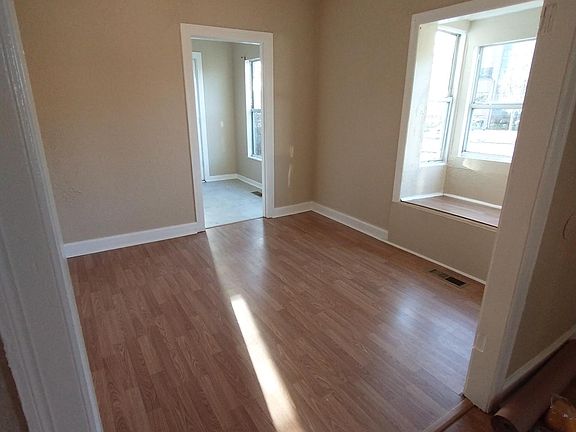 4th image of 211 Eastmoreland St