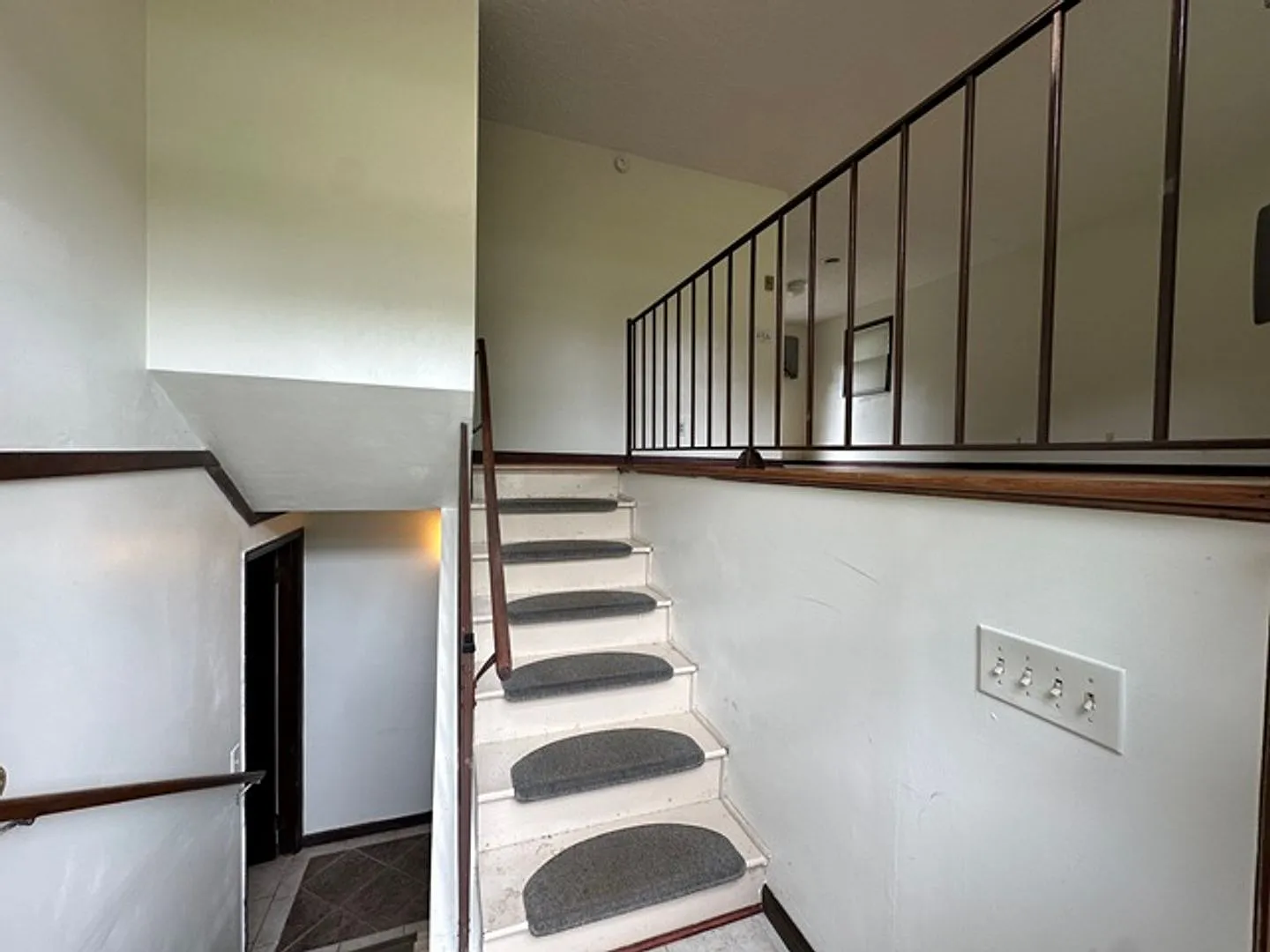 Rare 3BR/3BA Standalone Home Near VT Campus — Photo 3