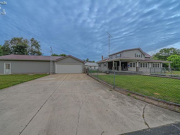 2nd image of 601 Fort St