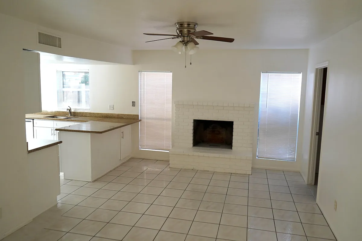 Building Photo - 827 W Plata Ave