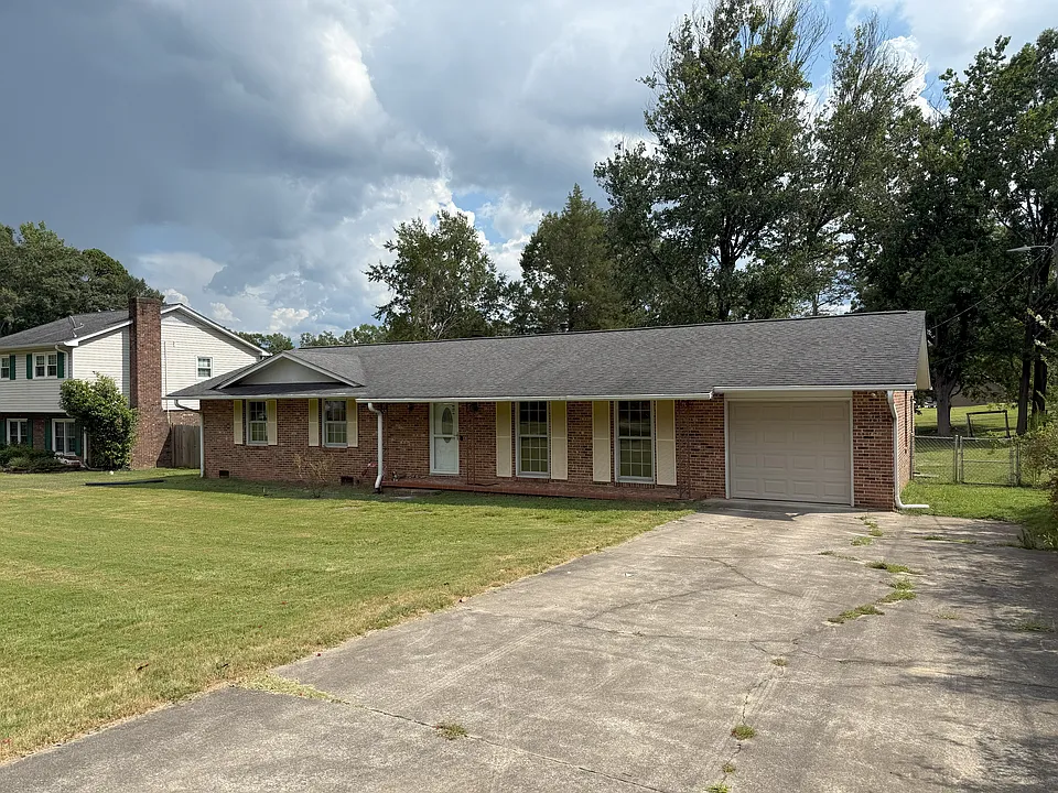 120 Woodbine Ter