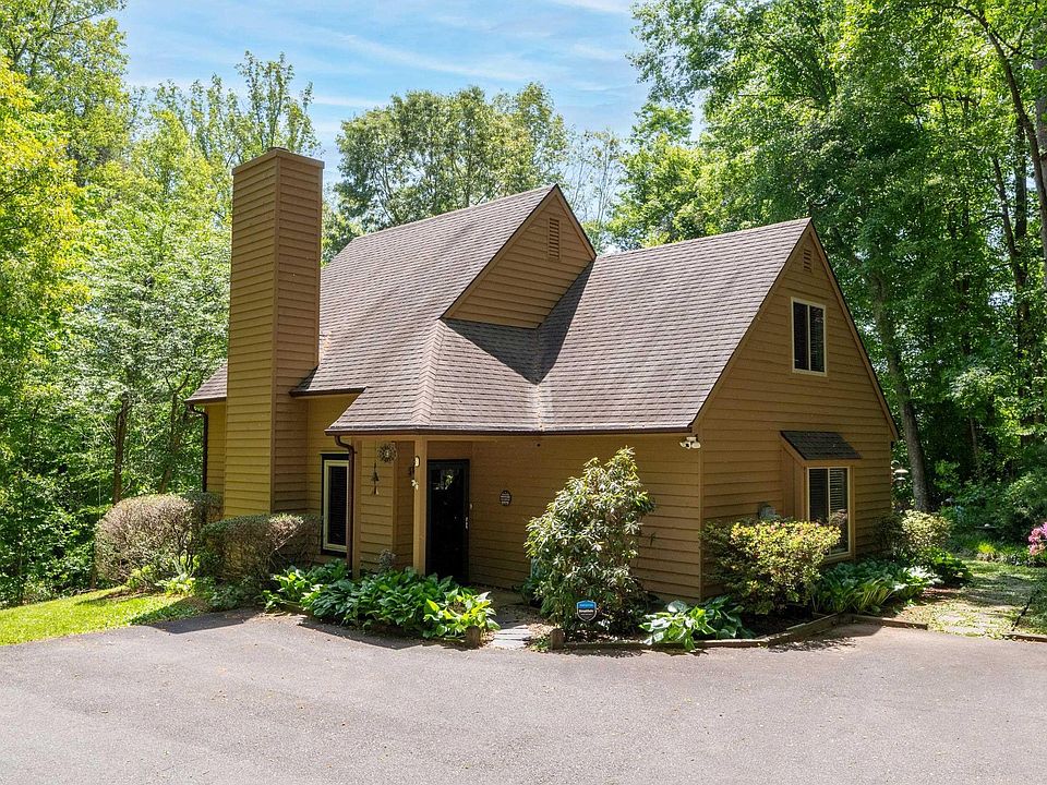 1st image of 352 Daniels Rd
