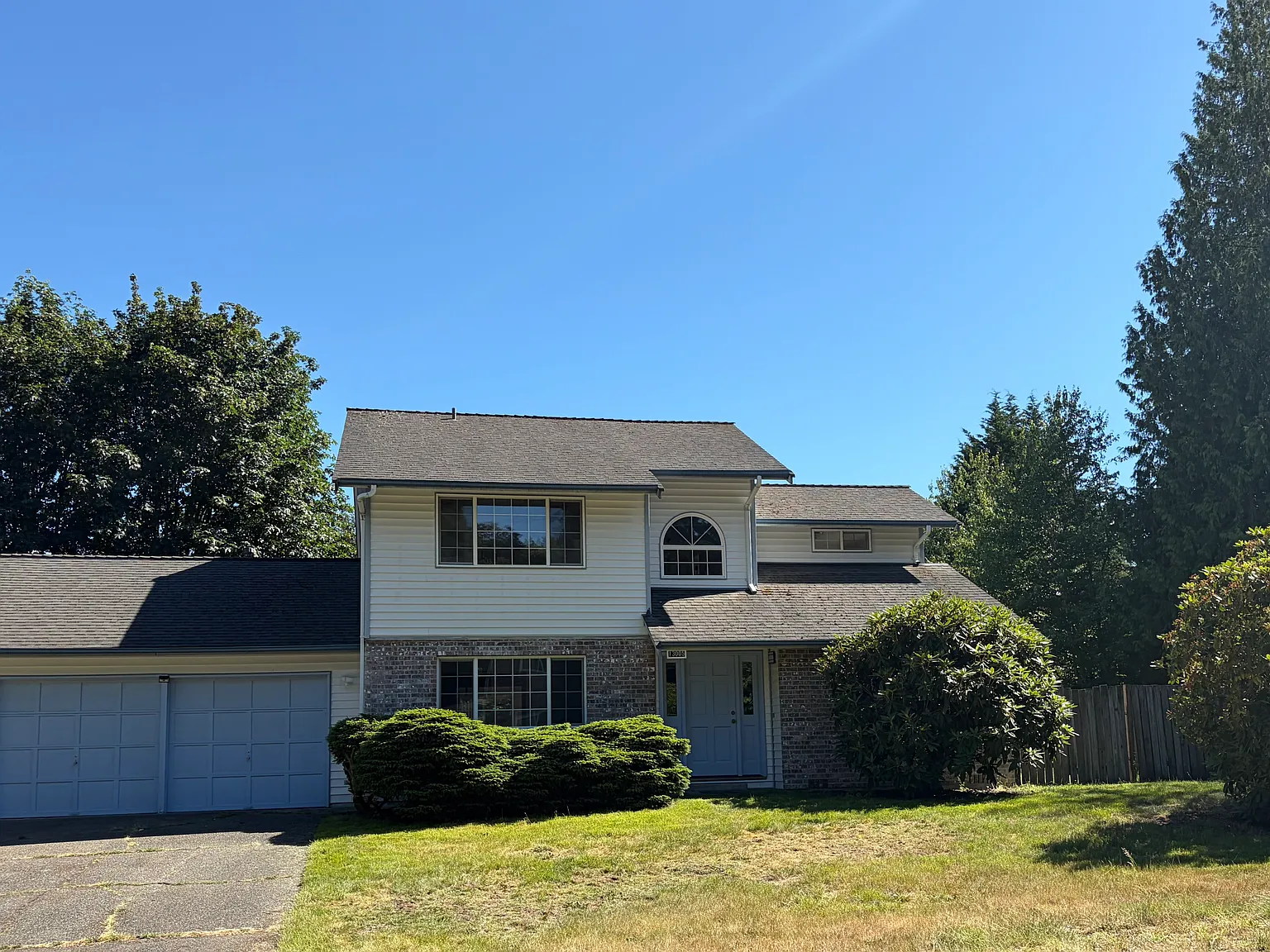 4 bed, 2.5 bath, 2200 sqft, $4,550 — Photo 1