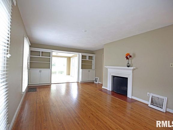 3rd image of 3811 N Oak Park Dr