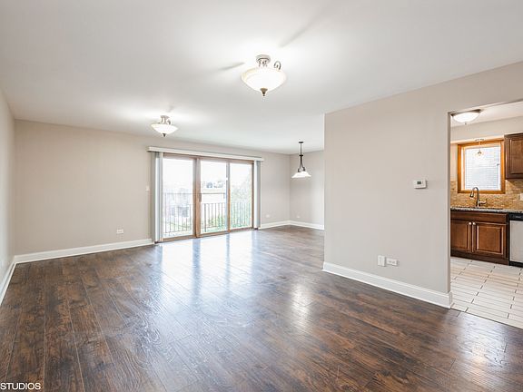 2nd image of 10412 S Komensky Ave APT 3S