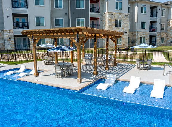 2nd image of 916 Norwood Park Blvd #7211