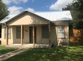 301 E Leroy St, Three Rivers, TX 78071