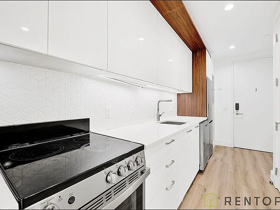 2nd image of 224 E 135th St APT 1005