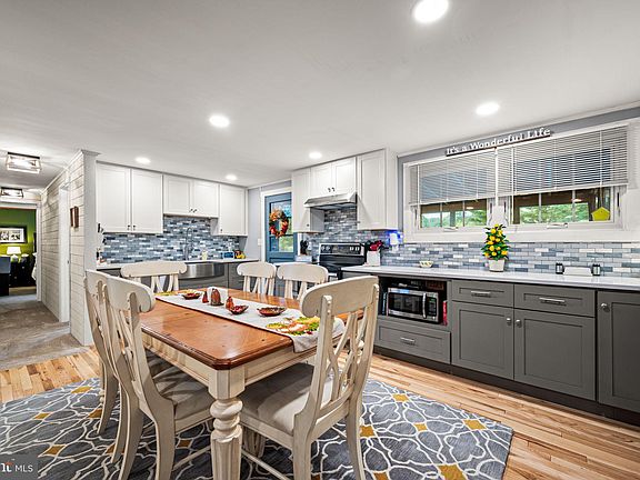 3rd image of 114 Wendy Cir