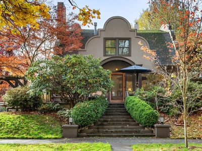 411 NE Laddington Ct, Portland, OR, 97232