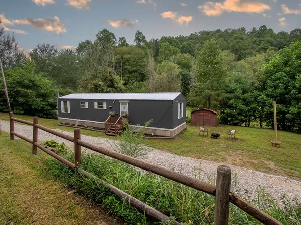 580 Atoah Cir, Robbinsville, NC 28771