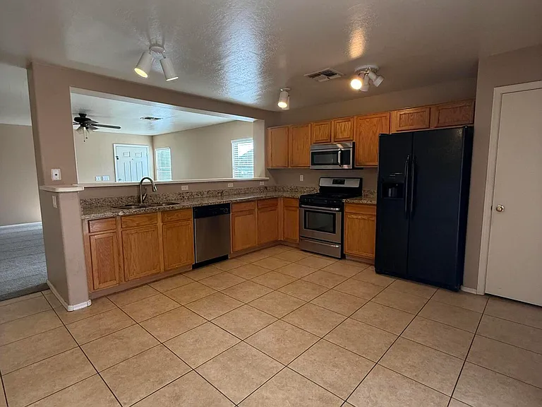 12622 W Corrine Dr — Photo 7