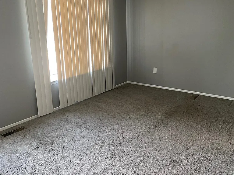 17072 Kingsbrooke Dr — Photo 12