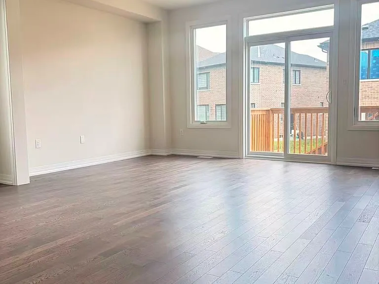 2909 Nakina St — Photo 5