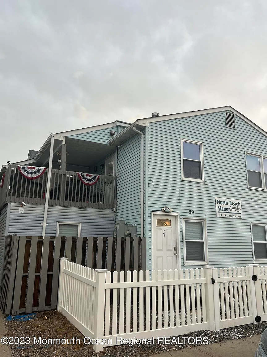 39 Sampson Ave photo 1
