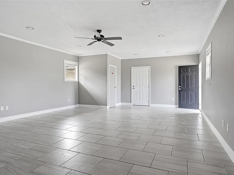 2412 Maplewood Dr #3 — Photo 9