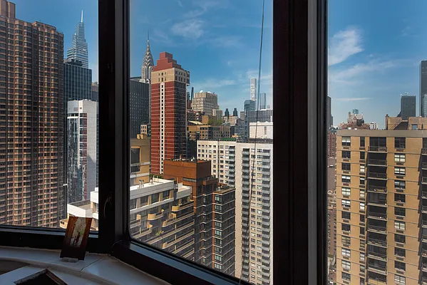 Rented by R New York | media 11