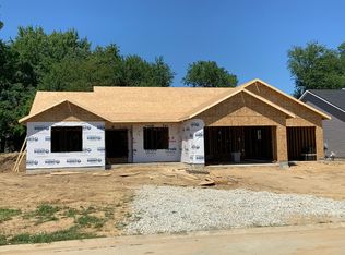 63 Firefly Ct, Chatham, IL