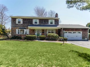 16 Grace Ct, Bay Shore, NY 11706