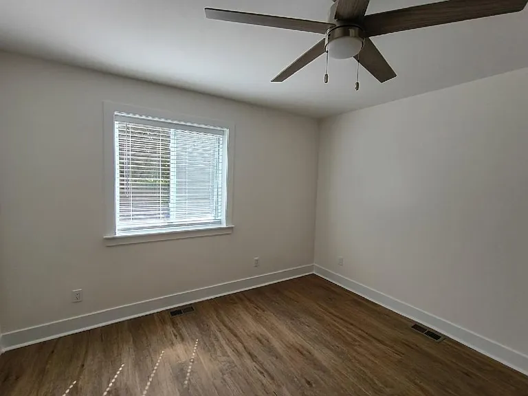 808 Sherman St — Photo 6