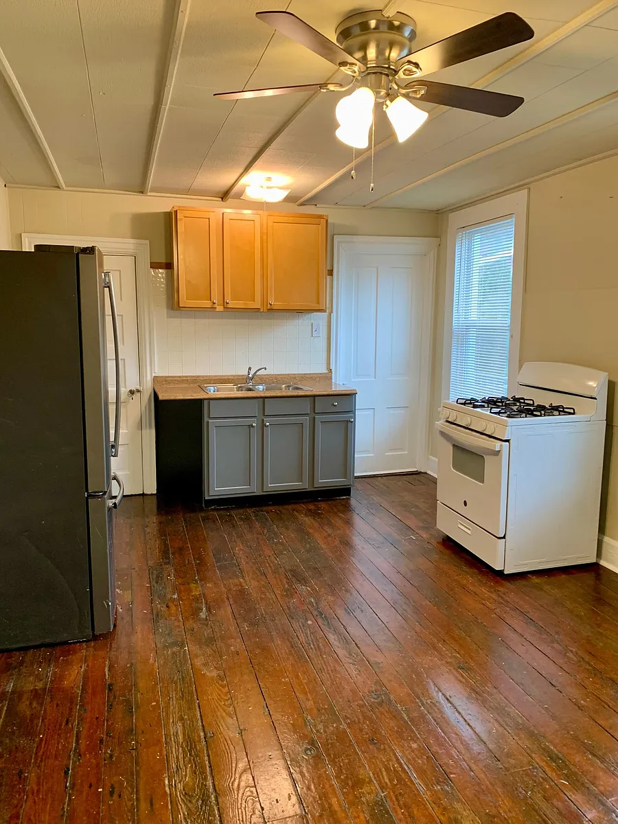 Building Photo - 514 W Orange St #2