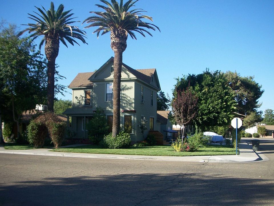 Corner lot. Low maintenance yard