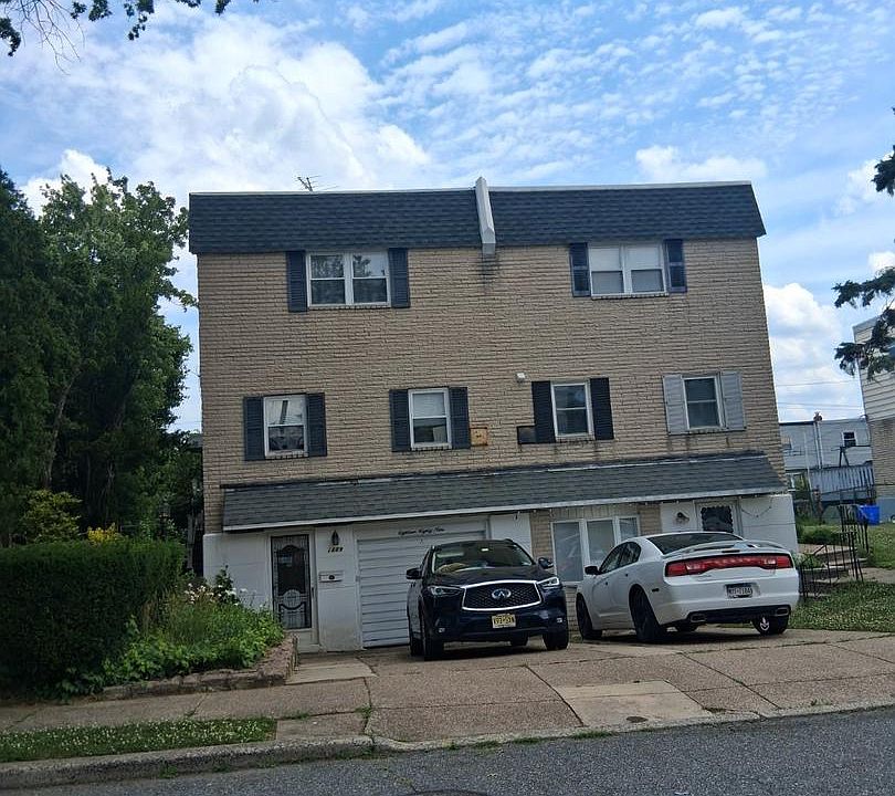 1st image of 1889 Foster St