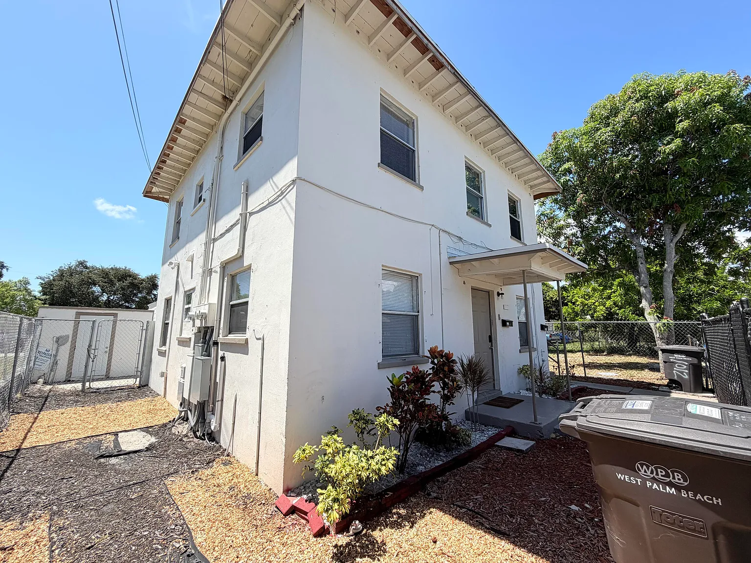 2 bed, 1.0 bath, 748 sqft, $1,875 — Photo 4