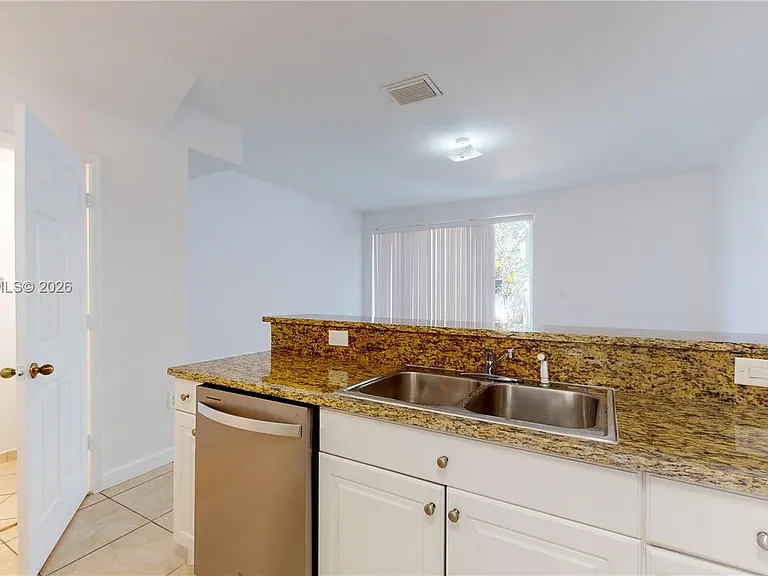 2929 SE 2nd St #7 — Photo 6