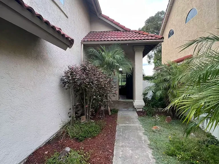 1270 Farmington Pl — Photo 6