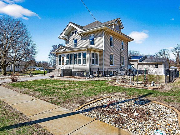 3rd image of 337 W Chestnut St