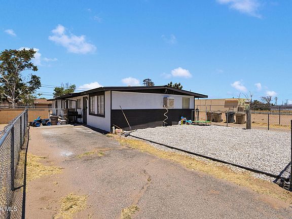 4th image of 16396 Yucca St