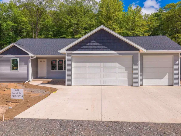 209 Sunset Dr, Negaunee, MI 49866