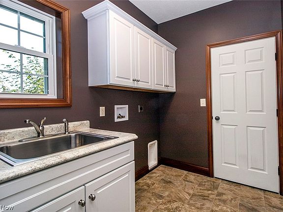 4th image of 1217 Cecilia Dr NW