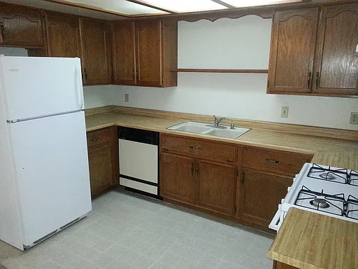 6647 W Tropicana Ave #102 — Photo 4