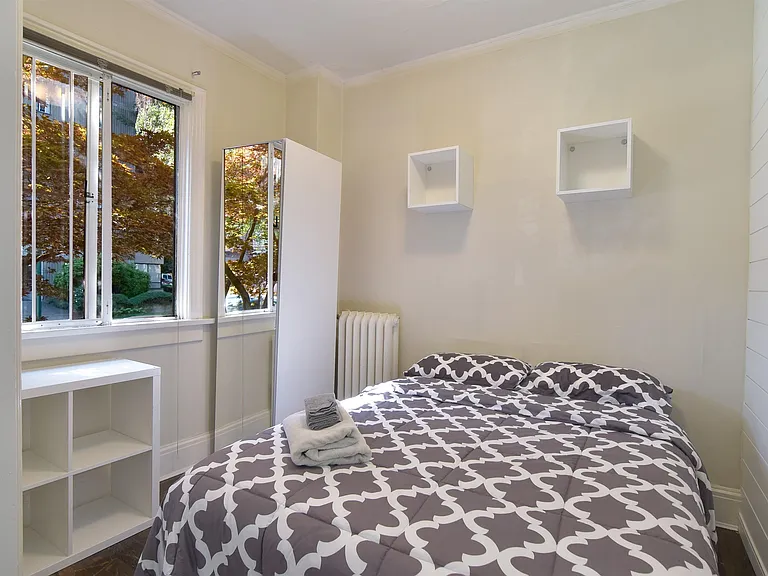 935 Jervis St #8 — Photo 8