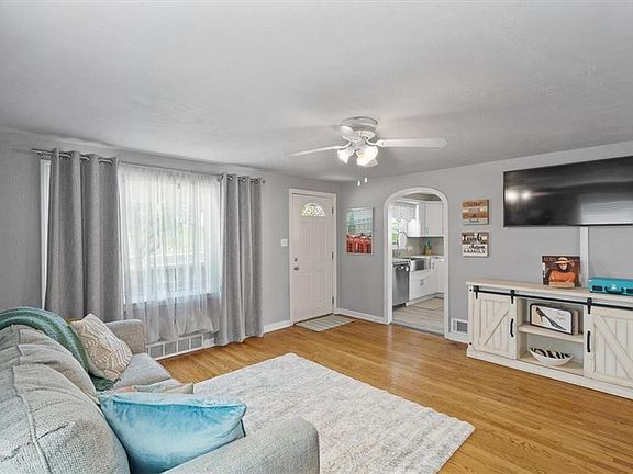5th image of 4819 Woodward St