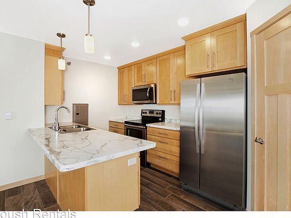 3rd image of 1027 Green Bay St APT 103