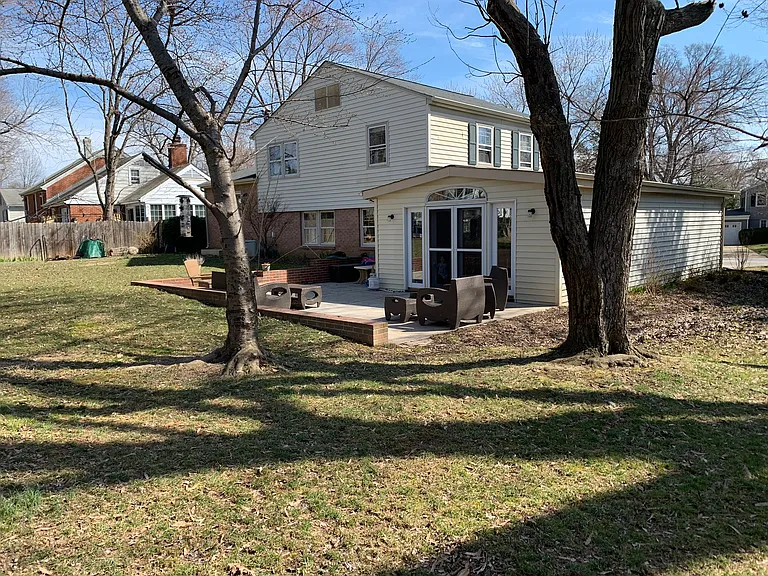 8512 Doter Dr — Photo 2