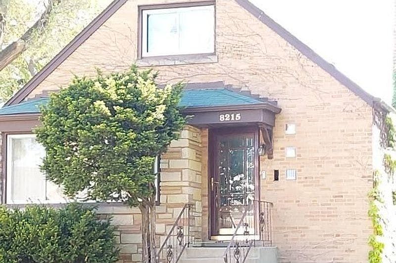 2nd image of 8215 S Prairie Ave