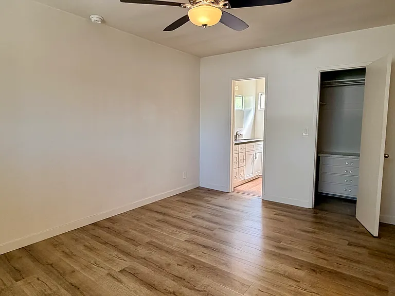 14641 Magnolia Blvd #5 — Photo 8