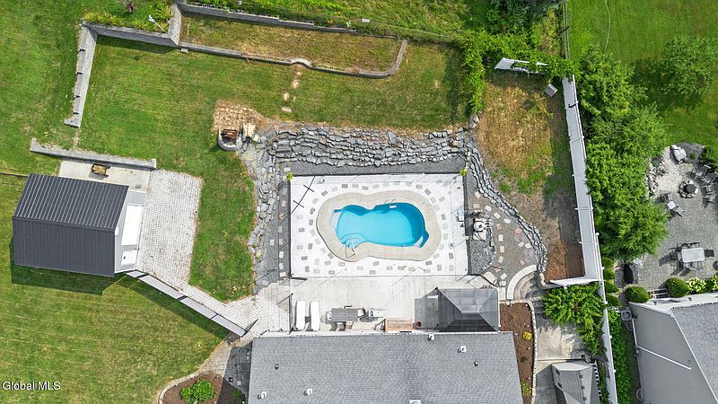 5th image of 237 Geiser Road