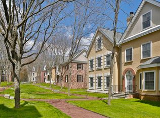 22 Governors Ln, Princeton, NJ